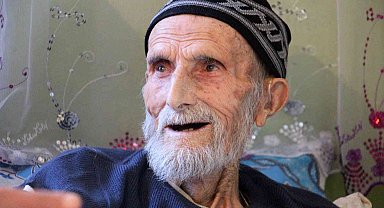 100'ün üzerinde torunu olan 105 yaşındaki Bekir dede hayatını kaybetti