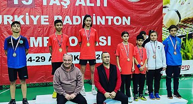 13 Yaş Altı Türkiye Badminton Şampiyonası'nda Eskişehir madalyaları topladı