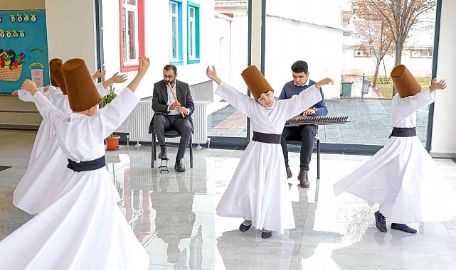 3. sınıf öğrencilerinden Sema gösterisi