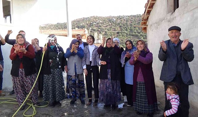 40 yıl sonra kavuştukları suyu gözyaşıyla karşıladılar