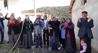 40 yıl sonra kavuştukları suyu gözyaşıyla karşıladılar