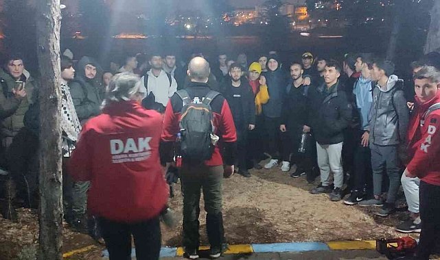 55 üniversite öğrencisinden gece yürüyüşü