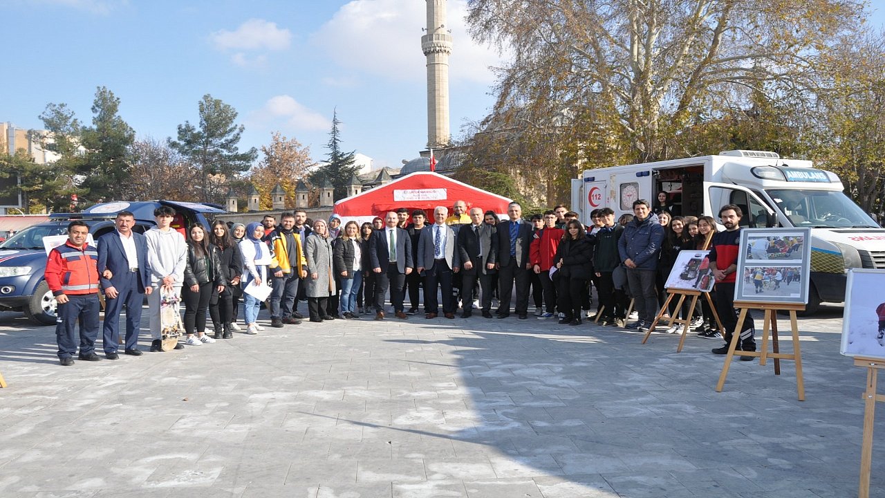 Acil Sağlık Resim Sergisi Düzenlendi
