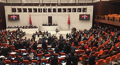 AK Parti'li ve CHP'li kadın milletvekilleri karşı karşıya geldi