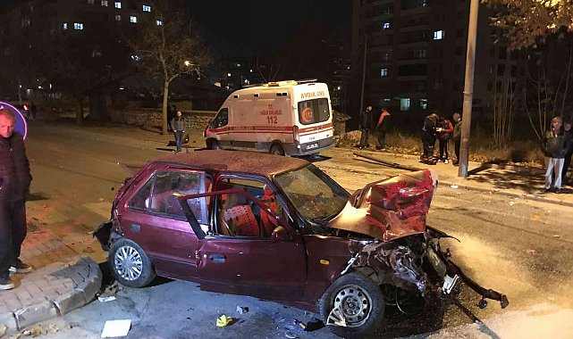 Ambulans ile otomobil çarpıştı: 1'i bebek 7 yaralı