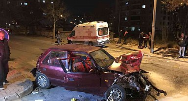 Ambulans ile otomobil çarpıştı: 1'i bebek 7 yaralı
