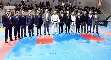 Ankara Valisi Şahin'in yardımcılarından Namık Kemal Nazlı ile Mustafa Erkayıran, karatede siyah kuşak sahibi oldu