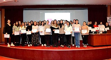 Anne adayları için doğum ve bebek bakımı anlatıldı
