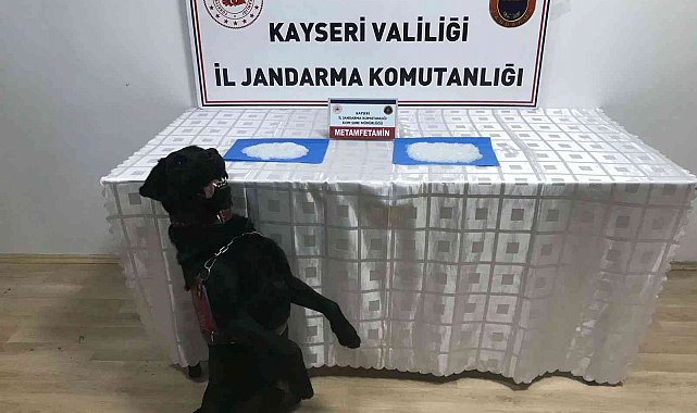 Aracın torpido gözünden uyuşturucu çıktı