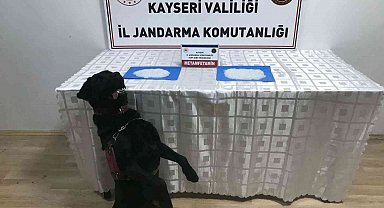 Aracın torpido gözünden uyuşturucu çıktı