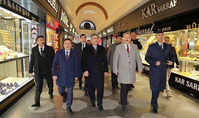 Azerbaycan Savunma Bakanı ve Vali Çiçek'ten Esnaf Ziyareti