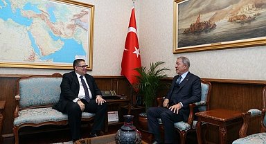 Bakan Akar, Cibuti Büyükelçiliğine atanan Cenk Uraz'ı kabul etti