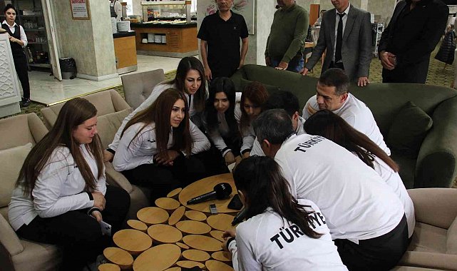 Bakan Kasapoğlu, Golbol Kadın Milli Takımı'nı tebrik etti