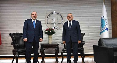 Bakan Varank, Başkan Büyükkılıç'ı ziyaret etti