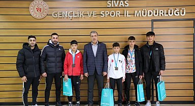 Başarılı sporcular ödüllendirildi
