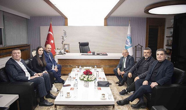 Başkan Büyükkılıç'a, sevilen sanatçı Bülent Serttaş'tan ziyaret