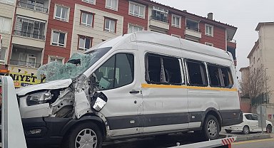 Başkentte okul servisi devrildi, faciadan dönüldü