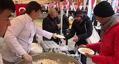 Başkentte pilav yeme günü düzenlendi