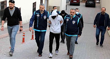Boğazını keserek öldürdükleri şahsı yakan sanıkların yargılanmasına başlandı