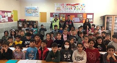 Bozyazı'da jandarmadan öğrencilere trafik eğitimi