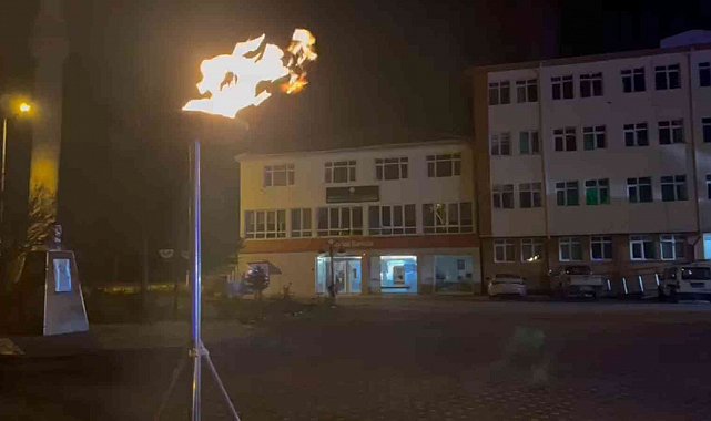 Büyükşehir, Sarıoğlan ve Akkışla'da doğalgaz meşalesini yaktı