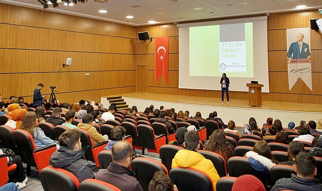 ÇAKÜ'de 21. yüzyılda öğrencilik ele alındı