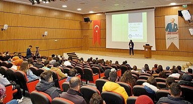 ÇAKÜ'de 21. yüzyılda öğrencilik ele alındı