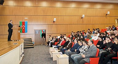 ÇAKÜ'de Azerbaycan'ın tarihine ışık tutuldu