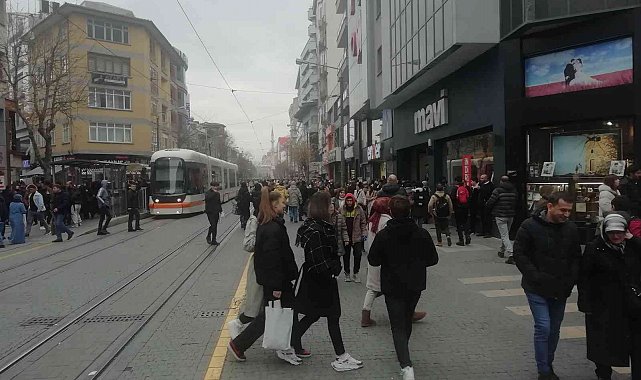Çarşıda yılbaşı kalabalığı