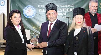 Çerkeslerden Başkan Yılmaz'a 'Yılın En Başarılı Belediye Başkanı' ödülü