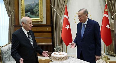Cumhurbaşkanı Recep Tayyip Erdoğan, Cumhurbaşkanlığı Külliyesi'nde MHP Genel Başkanı Devlet Bahçeli'yi Kabul etti.