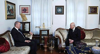 Cumhurbaşkanı Recep Tayyip Erdoğan ile Milliyetçi Hareket Partisi Genel Başkanı Devlet Bahçeli arasındaki ikili görüşme sona erdi. Görüşme yaklaşık 1 saat sürdü.
