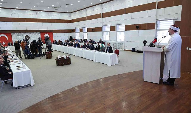 Diyanet İşleri Başkanı Erbaş: "Yarına dair söyleyecek sözü, hedefi ve ideali olanlar bugünün gençlerinin gündeminden haberdar olmak zorundadır"