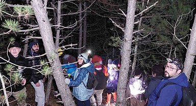 Doğa tutkunları 2022'yi 10 kilometrelik gece yürüyüşüyle noktaladı