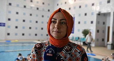 Down sendromlu çocuklara yüzme kursu