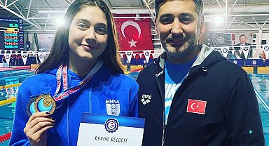 Eskişehirli milli yüzücüden bir rekor daha