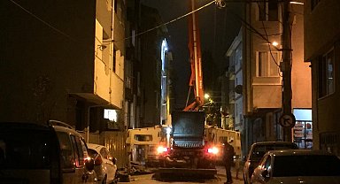 Gece vakti devam eden inşaat çalışması mahalle sakinlerinin huzurunu kaçırdı