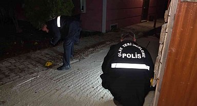 Gece yarısı korku dolu anlar yaşattı: Tartıştığı arkadaşının evine kurşun yağdırdı