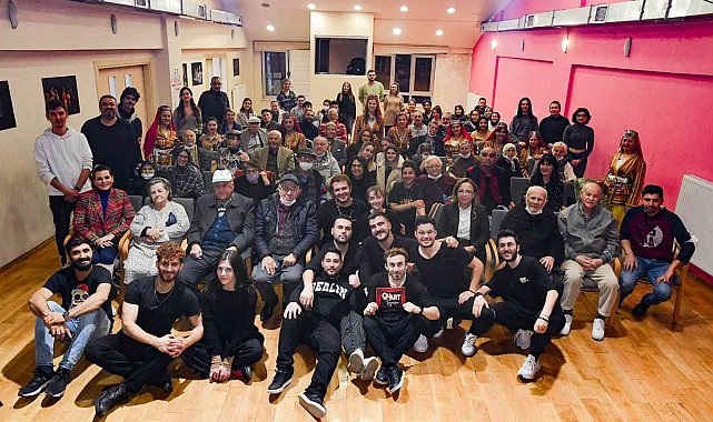 Gençler ve yaşlılar birlikte sosyalleşti