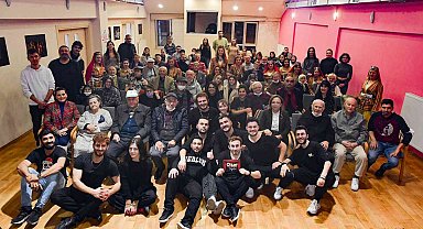 Gençler ve yaşlılar birlikte sosyalleşti