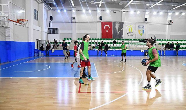 Gençlik basketbol turnuvasında heyecan dolu maçlar
