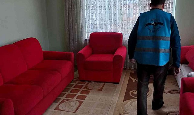 Gönüllü havacılardan ailelere koltuk takımı yardımı
