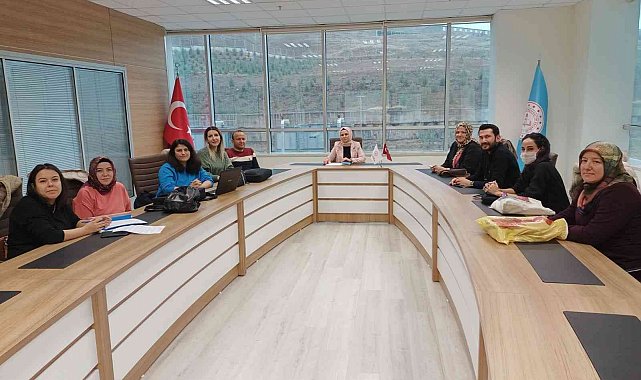 Gönüllü öğretmenler özel gereksinimli öğrenciler için kitapları seslendiriyor