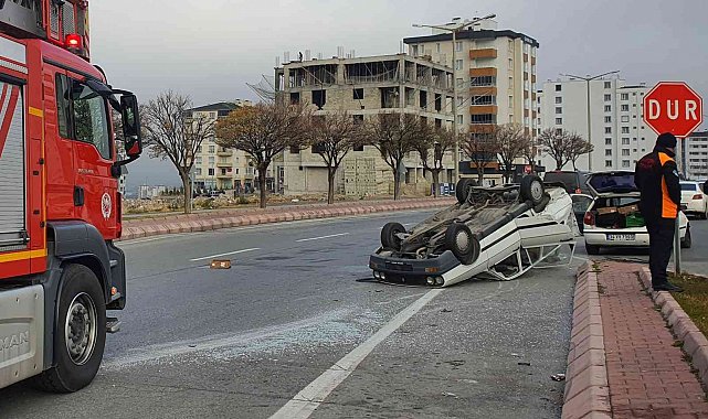 Hafif ticari araç ile çarpışan otomobil takla attı: 1 yaralı