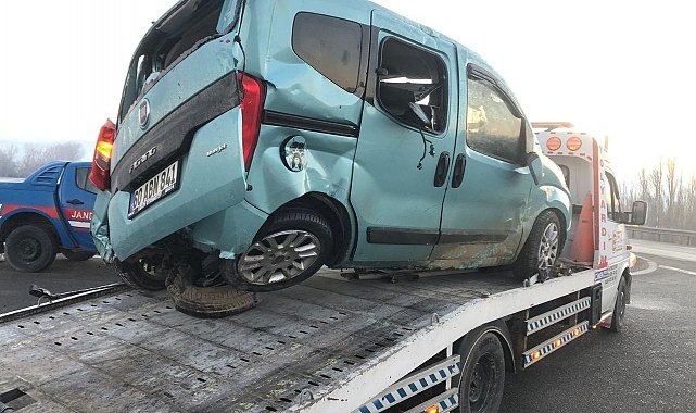Hayvan yüklü kamyonet ile hafif ticari araç çarpıştı: 5 yaralı