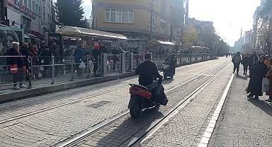 İki Eylül Caddesi'nde yasağı umursayan yok