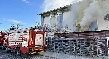 İş yerinin kazan dairesindeki yangın büyümeden söndürüldü