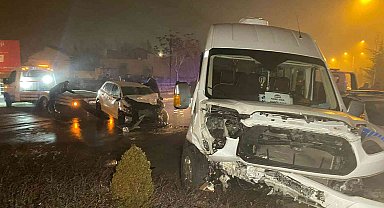 İşçi servisi ile otomobil böyle çarpıştı: 2'si ağır 10 yaralı
