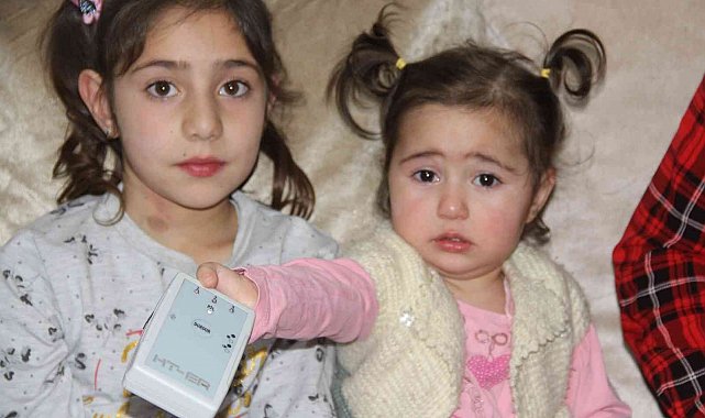 İşitme engelli anne ve baba ağlayan bebeklerini böyle duyuyor