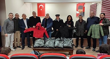 İstanbul'daki Eskişehirlilerden memleketlerindeki öğrencilere mont ve bot desteği